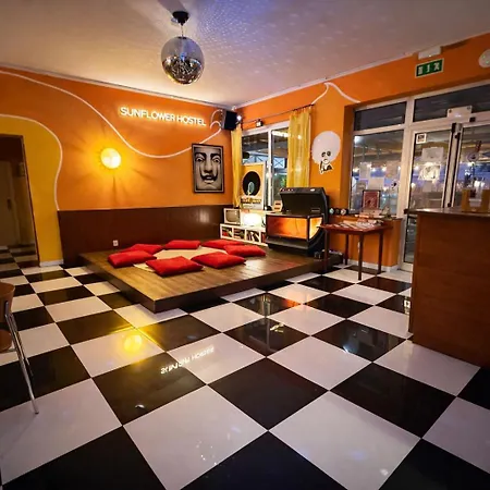 Sunflower Backpacker & Bar