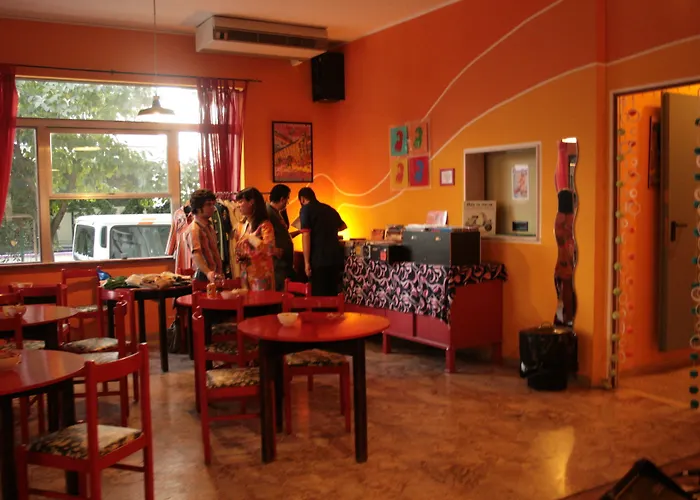 Hostel Sunflower Backpacker & Bar *