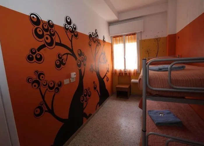 Hostel Sunflower Backpacker & Bar