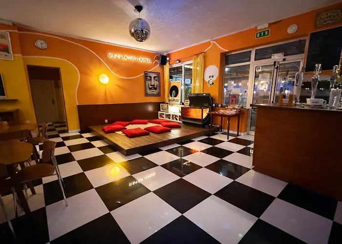 Sunflower Backpacker & Bar