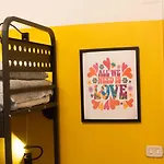 אכסניה Sunflower Backpacker & Bar