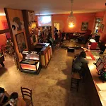Sunflower Backpacker & Bar *