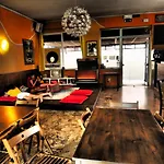 Sunflower Backpacker & Bar * רימיני