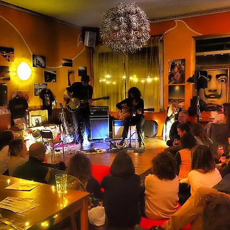 Sunflower Backpacker & Bar אכסניה רימיני