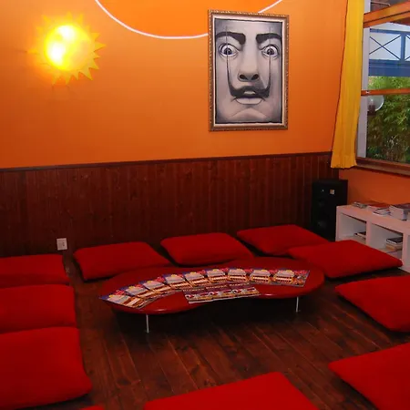 Hostel Sunflower Backpacker & Bar *