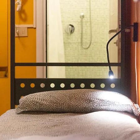 Sunflower Backpacker & Bar אכסניה *