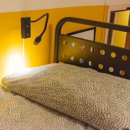 אכסניה Sunflower Backpacker & Bar