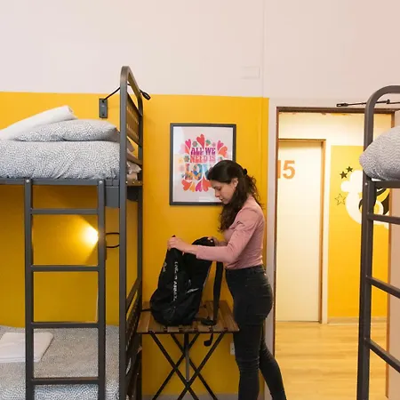 Sunflower Backpacker & Bar