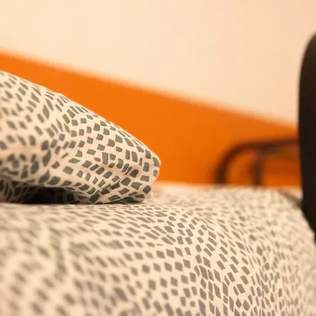 Sunflower Backpacker & Bar אכסניה רימיני