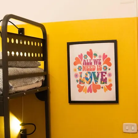 אכסניה Sunflower Backpacker & Bar