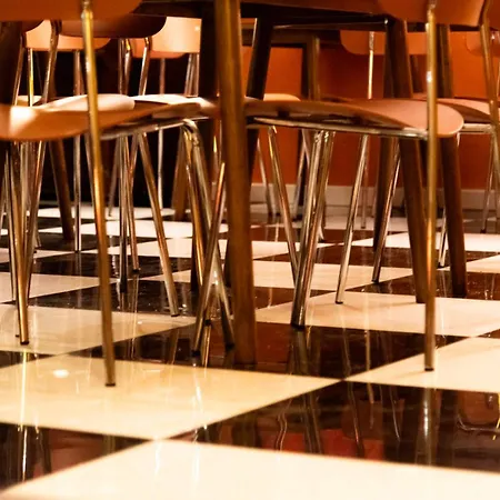 Sunflower Backpacker & Bar אכסניה רימיני