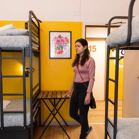 אכסניה Sunflower Backpacker & Bar רימיני