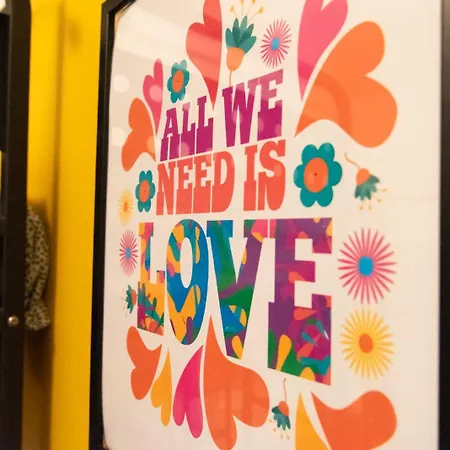 אכסניה Sunflower Backpacker & Bar