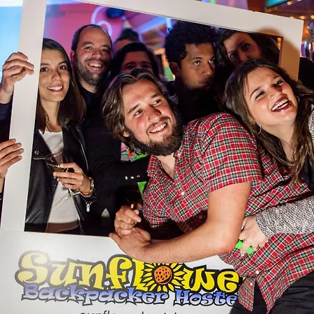 אכסניה Sunflower Backpacker & Bar רימיני