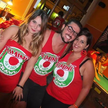 Sunflower Backpacker & Bar *