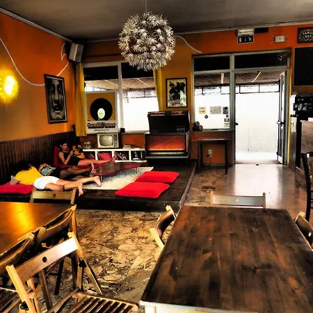 Sunflower Backpacker & Bar * 리미니