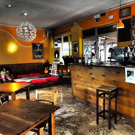 Sunflower Backpacker & Bar רימיני