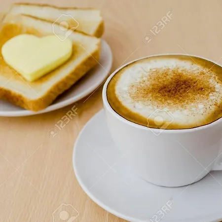 Sunflower Backpacker & Bar *