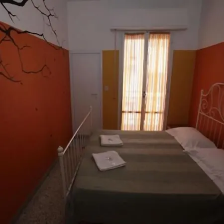 Sunflower Backpacker & Bar Hostel Rimini