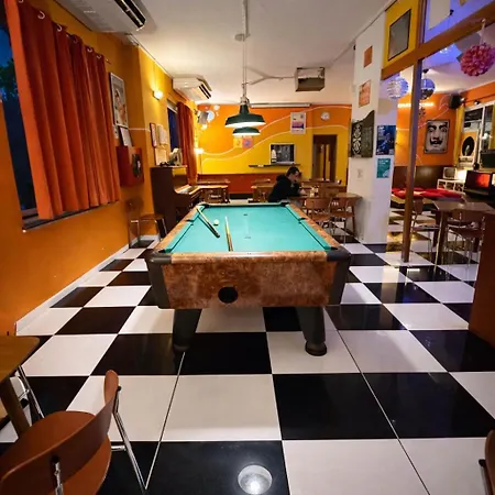 Sunflower Backpacker & Bar