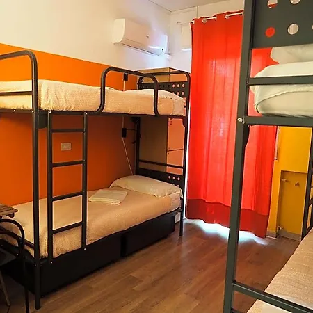 Хостел Sunflower Backpacker & Bar