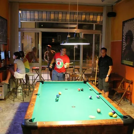 Hostel Sunflower Backpacker & Bar