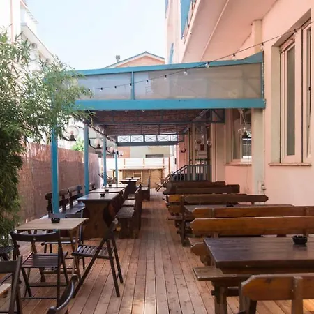 אכסניה Sunflower Backpacker & Bar *