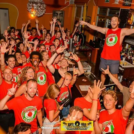 Hostel Sunflower Backpacker & Bar