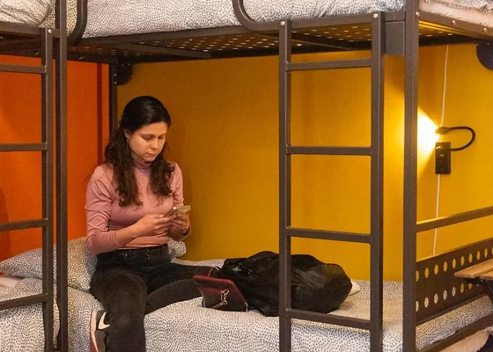 Hostel Sunflower Backpacker & Bar
