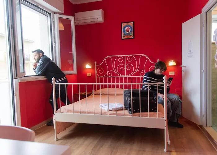 Sunflower Backpacker & Bar Hostel *
