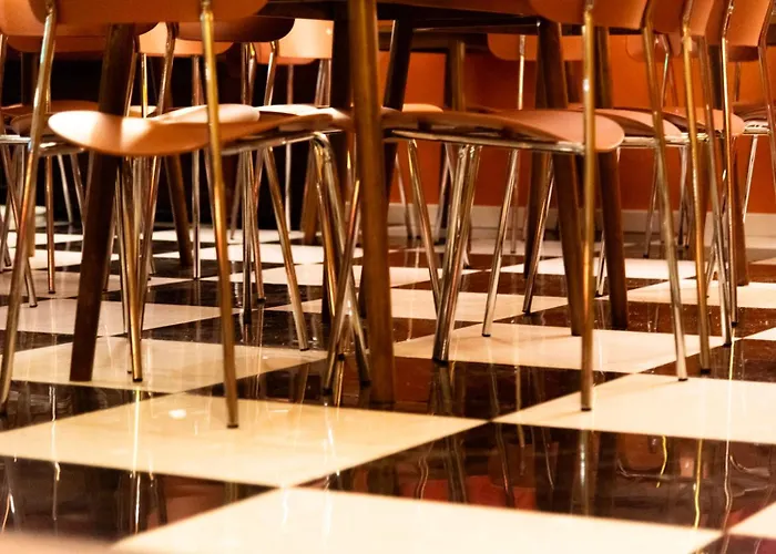 Sunflower Backpacker & Bar Hostel Ρίμινι