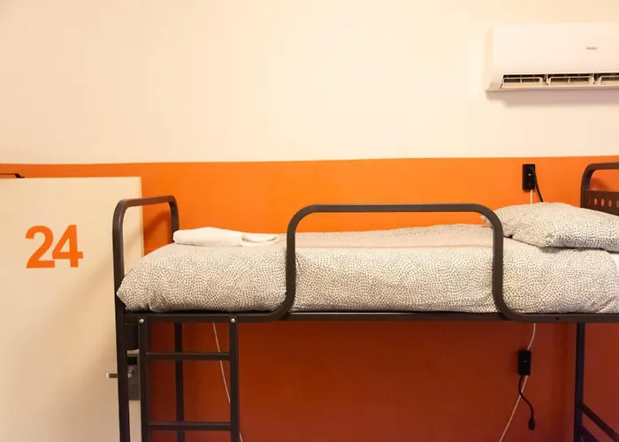 Sunflower Backpacker & Bar Ρίμινι