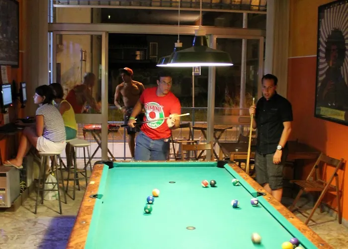 Sunflower Backpacker & Bar Ρίμινι