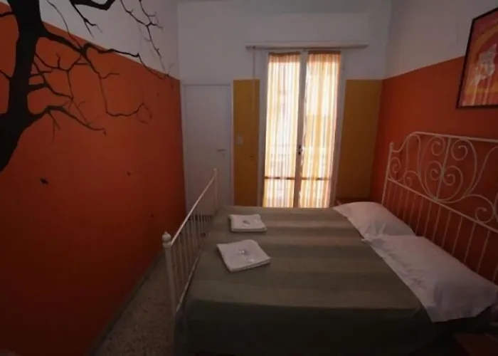 Sunflower Backpacker & Bar Hostel Ρίμινι