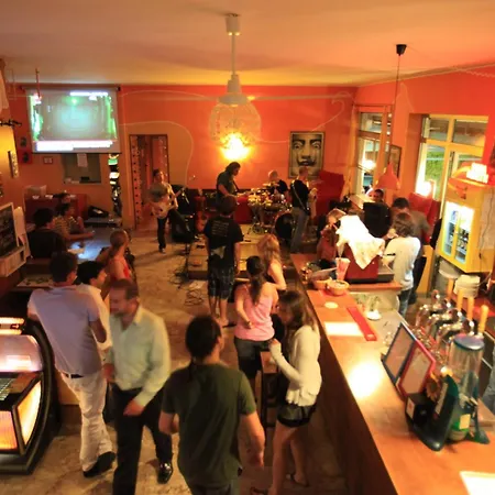 Sunflower Backpacker & Bar