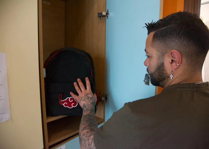 Sunflower Backpacker & Bar 里米尼