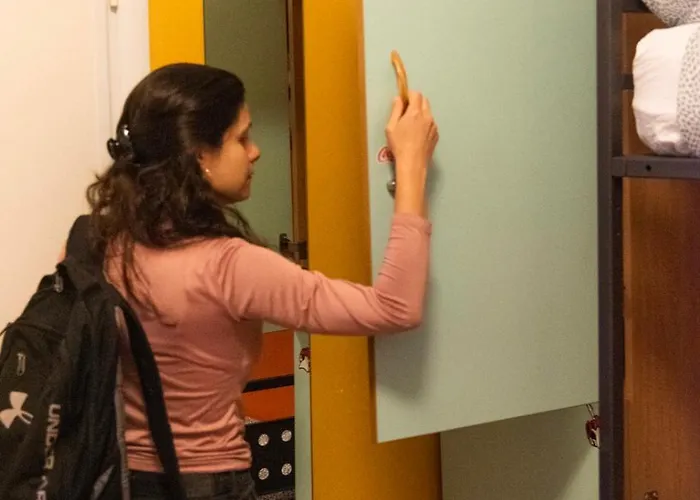 Sunflower Backpacker & Bar