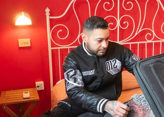 Sunflower Backpacker & Bar 里米尼