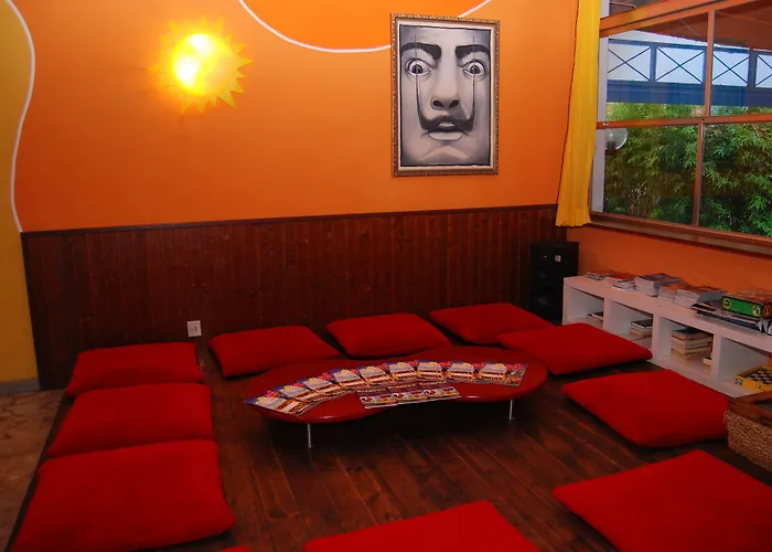 Sunflower Backpacker & Bar