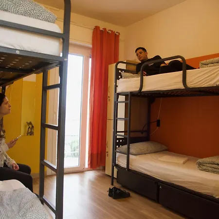 Sunflower Backpacker & Bar * ريميني