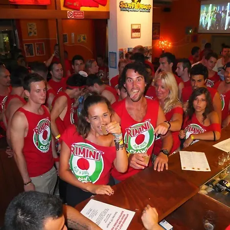 بيت شباب Sunflower Backpacker & Bar