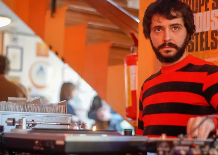 بيت شباب Sunflower Backpacker & Bar