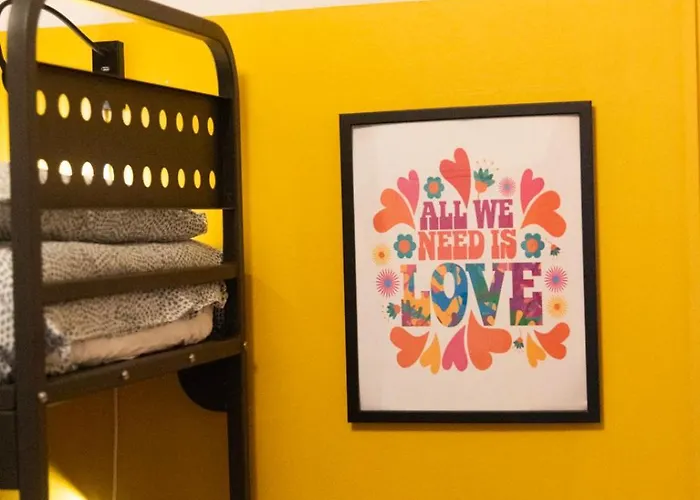 بيت شباب Sunflower Backpacker & Bar